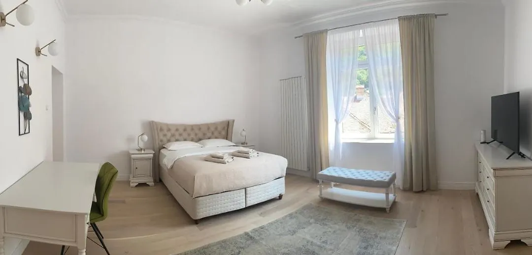 Suite № 7-1