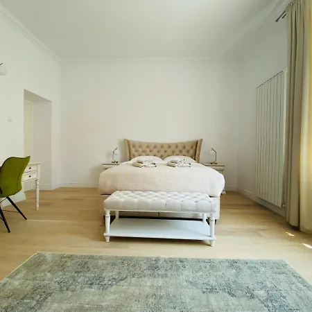 Suite № 7-3